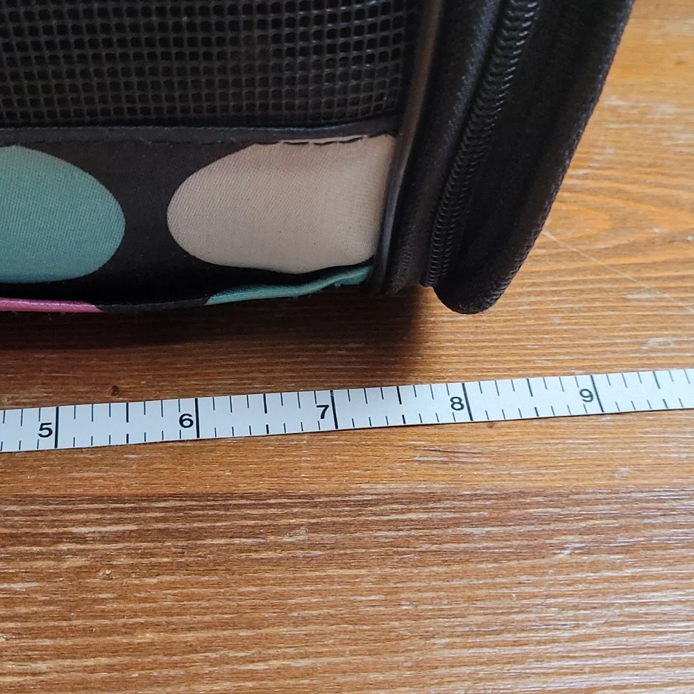 Pet carrier 20in x 8in x 10in height